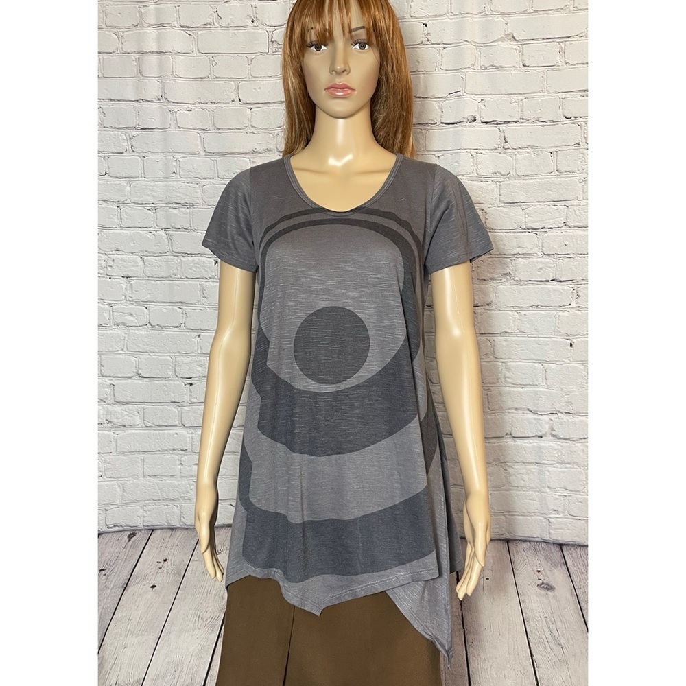 Go Couture Asymmetrical Hem Grey Short Sleeve V-Neck Tee Size L